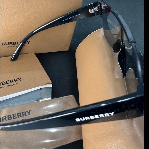 NEW Burberry Logo sunglasses Authentic with box - Unisex - Picture 5 of 12